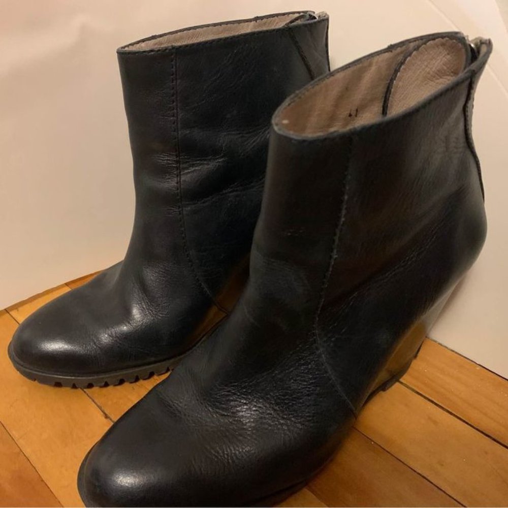 Designer navy leather zip-back wedge ankle boot